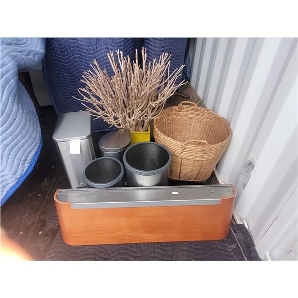 Décor & Housewares B