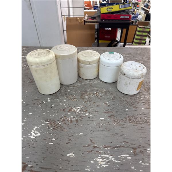 5 tobacco containers