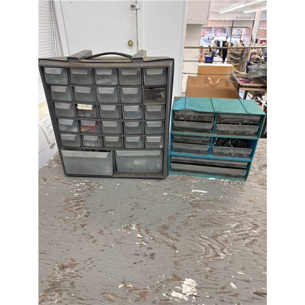 2 organizers with contents