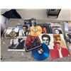 Image 2 : Elvis calendars and magazines
