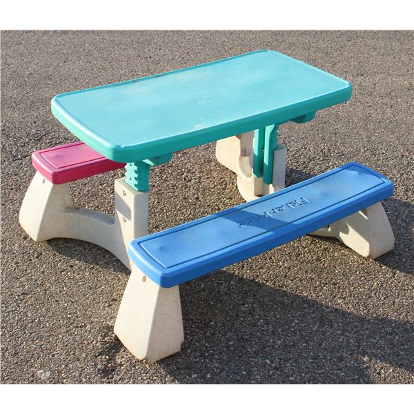 KIDS FISHER PRICE PICNIC TABLE