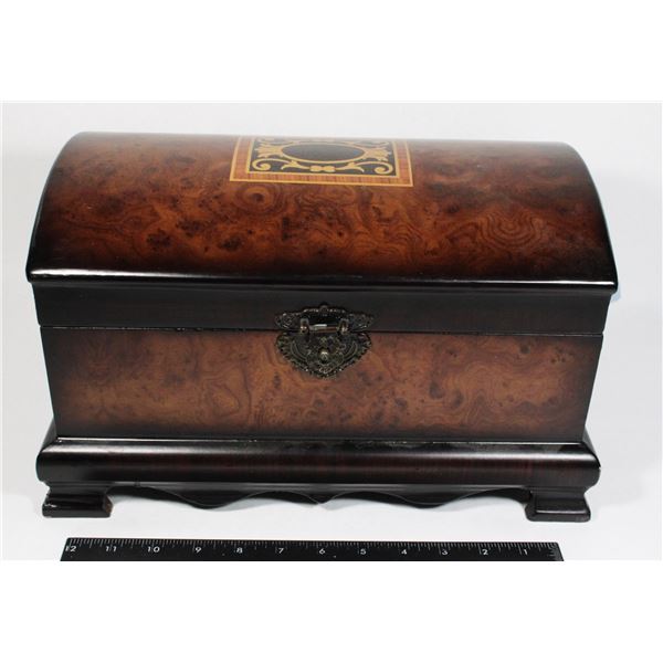 TREASURE CHEST/ STORAGE BOX
