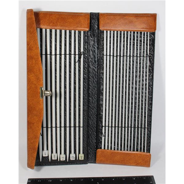 FULL SET OF KNITTING NEEDLES IN CASE0000