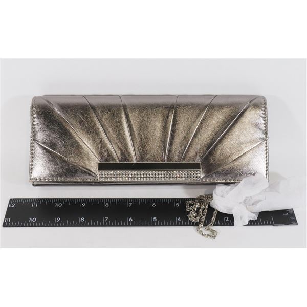 DISPLAY METALLIC SILVER EVENING HANDBAG