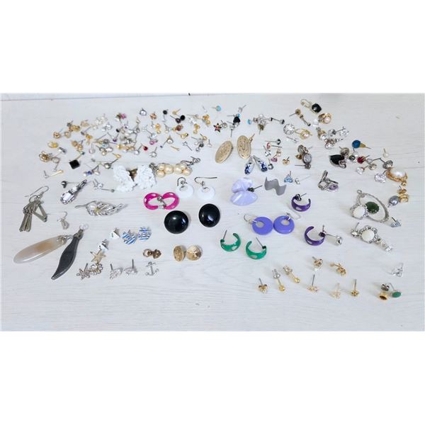 LOT OF EARRINGS