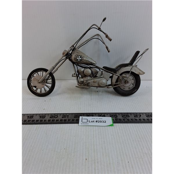 Metal Art Table Decor "Chopper"