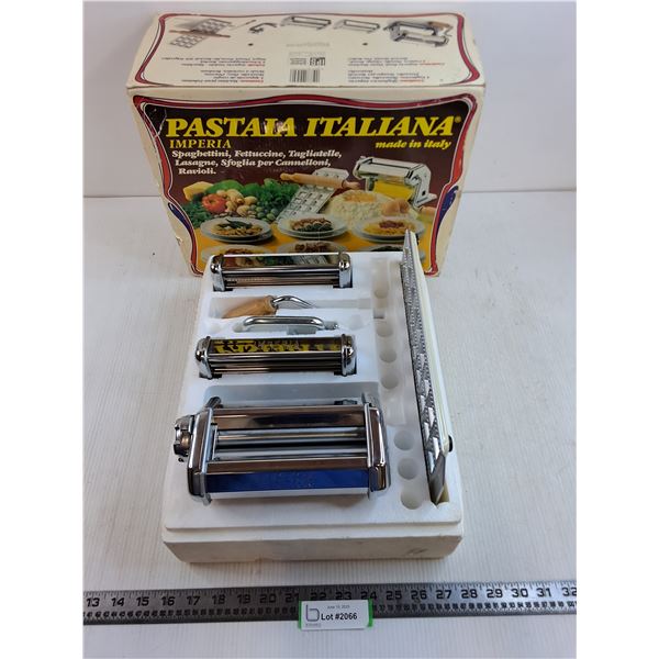 Pastaia Italiana Pasta Maker - Appears Unused