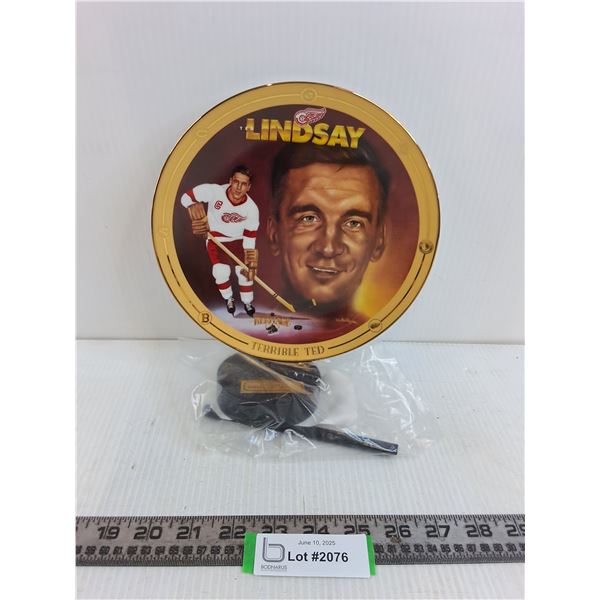 "Terrible" Ted Lindsay Decorative Plate with Puck Stand - Unused - 8.5" Dia