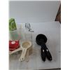Image 2 : Kitchenware, Glass Cups, Measuring Cups