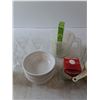 Image 3 : Kitchenware, Glass Cups, Measuring Cups