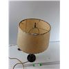 Image 1 : Lamp - 12''x 21'' Turns On