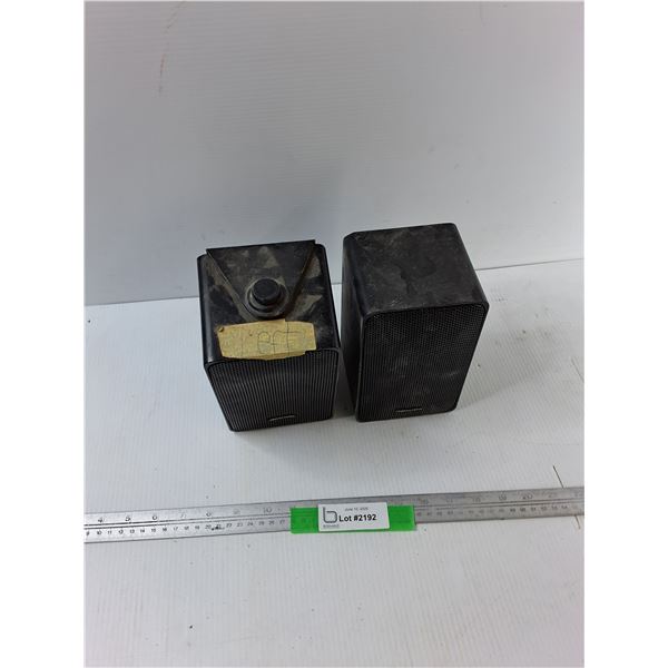 (2) Realistic Speakers