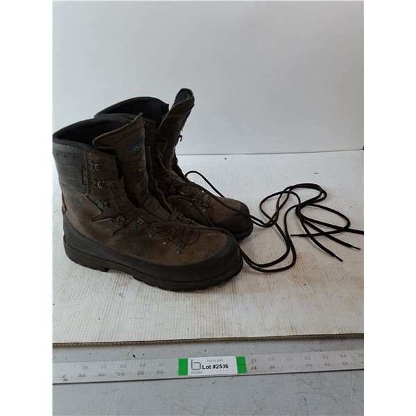 Cabelas Gore-Tex Boots (size 11.5)