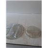Image 4 : (2) Glass Serving Plates