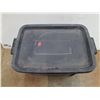 Image 2 : *Rubbermaid Roughneck Tote with Lid 23" x 15" x 17"- Cannot Ship