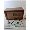 Image 1 : Westinghouse Vintage Wooden Radio- As Is