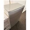 Image 3 : White 3 drawer dresser