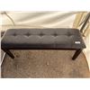Image 2 : Dark Brown Upholstered Bench with Tufted Design and Wooden Legs