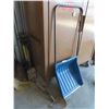 Image 2 : 14 Yard Tools: Shovels, Scoop, Spades, Snow Shovel, 