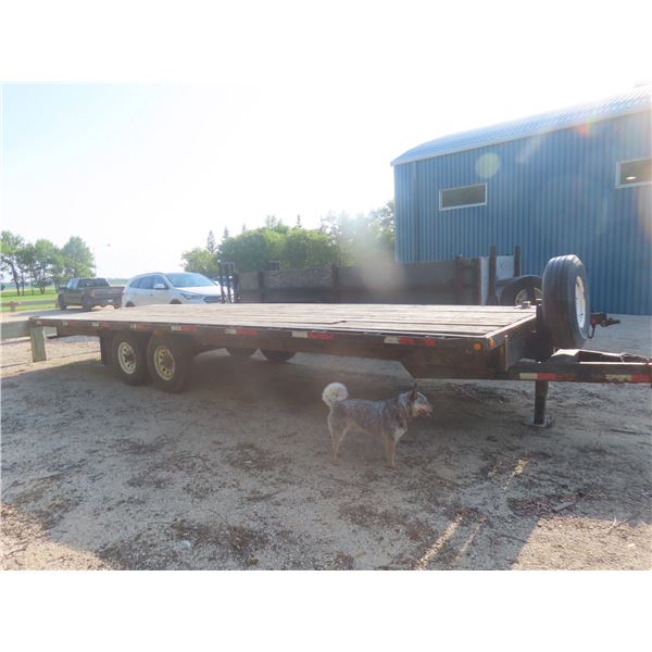2003 Sokal Bumperhitch 25ft Flatdeck Trailer with (2)x 7000lbs Axles. Stake Pockets, Tie Down Strapp