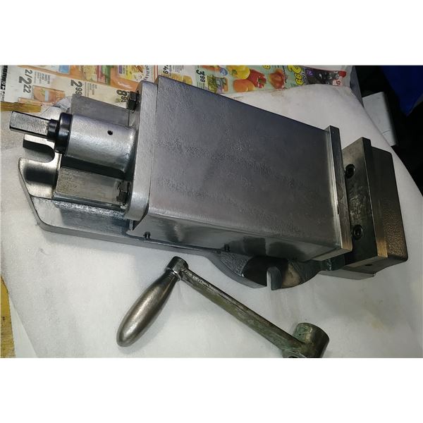 Vise 6" x 6,5" opening  with handle