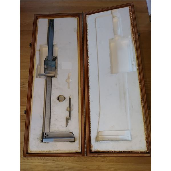 MITUTOYO 514-106 Height Gage, 600mm with case