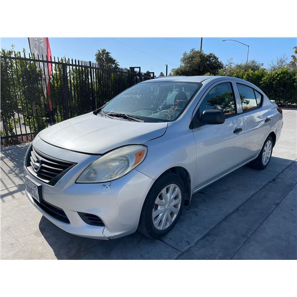 NISS VERSA 2014 SALV T/DONATION