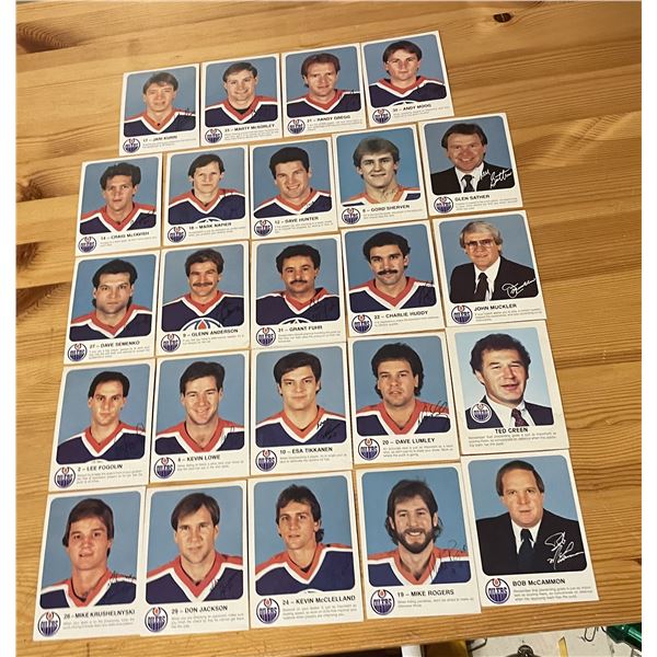 24 Edmonton Oilers Red Rooster hockey cards from 1985-86. Fuhr Anderson Kurri