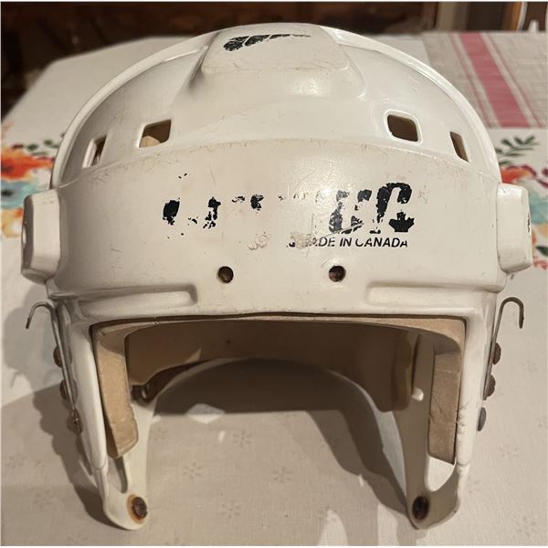 Cooper SK2000 hockey helmet. Mark Messier