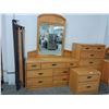 Image 1 : Oak Queen Bed w/Dresser/Mirror/Nightstand/High Boy Set