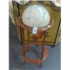 Image 1 : Pedestal Globe