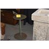 Image 1 : ANTIQUE METAL SUNDIAL ON STAND