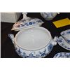 Image 3 : MEISSEN COVERED TUREEN, GRAVY BOAT & COVERED DISH, BLUE ONION PATTERN (3 PCS)