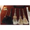 Image 2 : BRUSH POT & SCROLL BRUSHES (9 PCS)