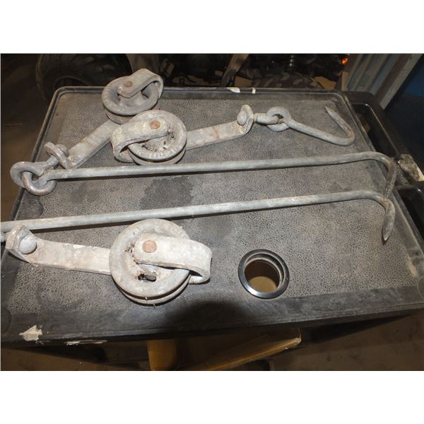 3 Meat Hooks & 1 Tow Chain