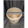 Image 3 : 5 Gal Medalta Crock w/ Handles