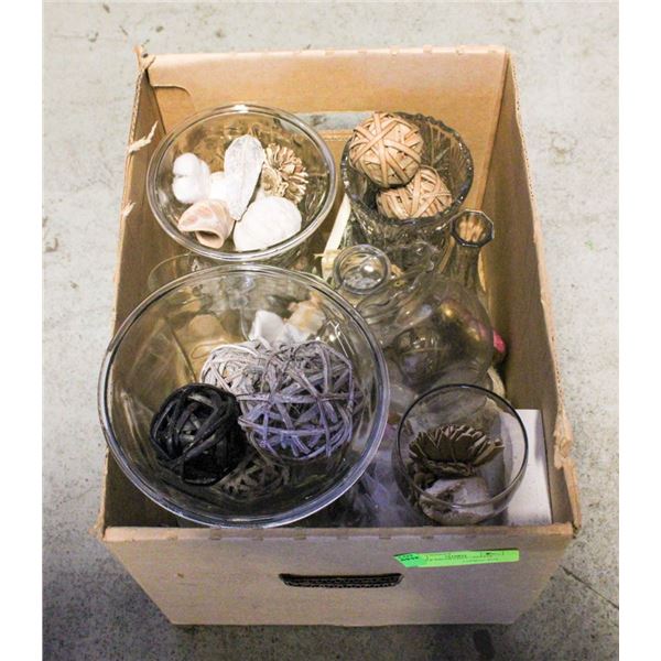 VASES & DECORATIVE - ESTATE