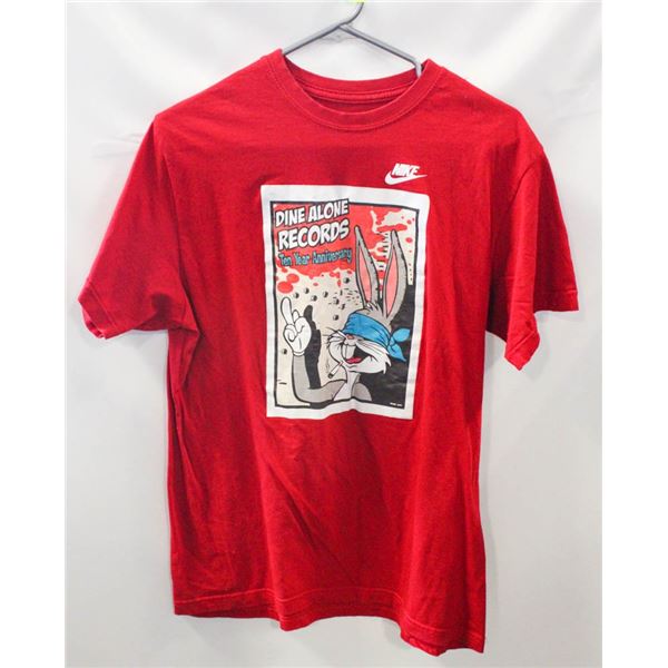 MENS L NIKE RED T SHIRT