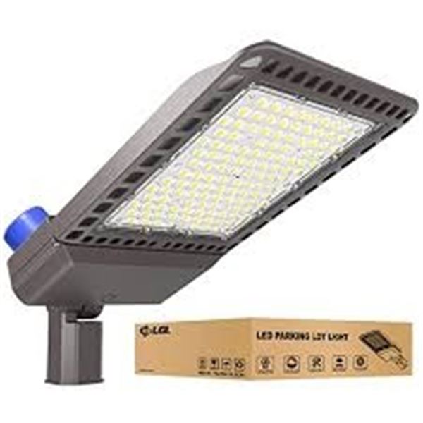 BRAND NEW JC-LGL PARKING LOT LIGHT 15 MEDIUM