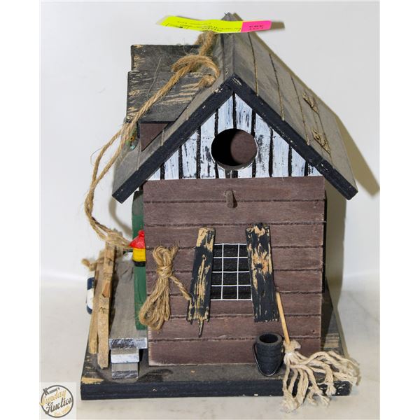 WOODEN "BEACH HOUSE" BIRD HOUSE