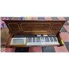 Image 2 : VINTAGE BRISCOE HARMONY CHORD ELECTRONIC ORGAN