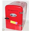 Image 1 : FRIGIDAIRE MINI FRIDGE- 6 X 355ML POP CAN CAPACITY