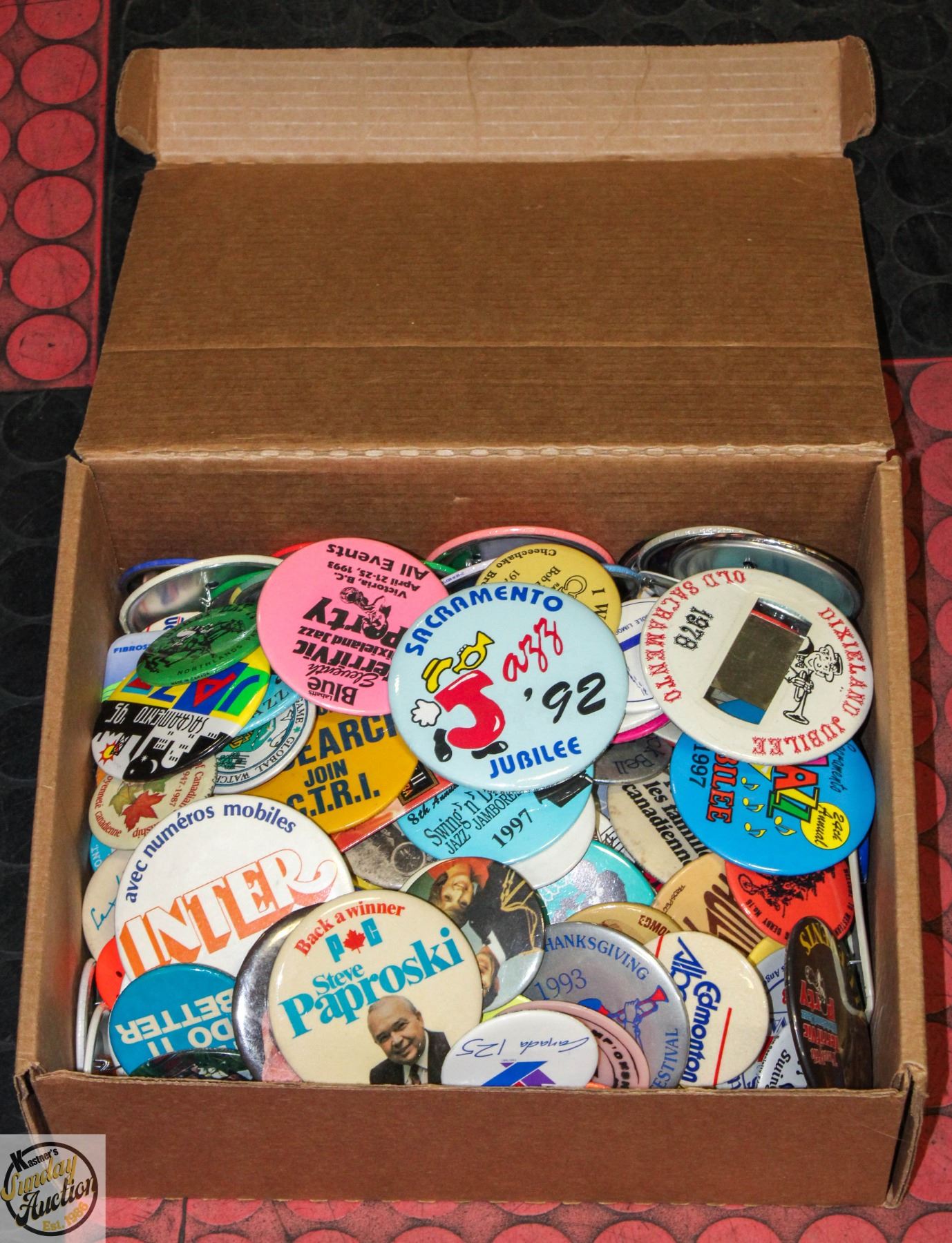 BOX OF ADVERTISING BUTTONS