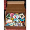 Image 1 : BOX OF ADVERTISING BUTTONS
