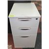 Image 1 : 3 DRAWER WHITE OFFICE FILE CABINET 28" X16"X 22.5"