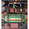 Image 1 : SCOTTS EXTRA WIDE FERTILIZER SPREADER