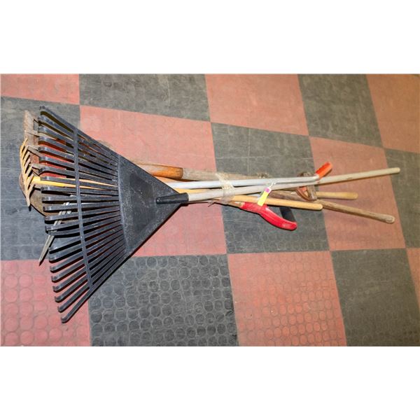 YARD/GARDEN TOOLS ASSORTED LOT OF 7PCS