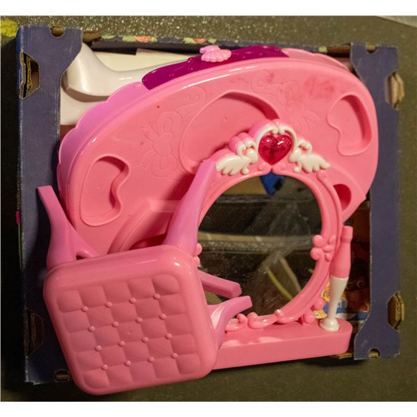 CHILDRENS COLLAPSIBLE VANITY TABLE