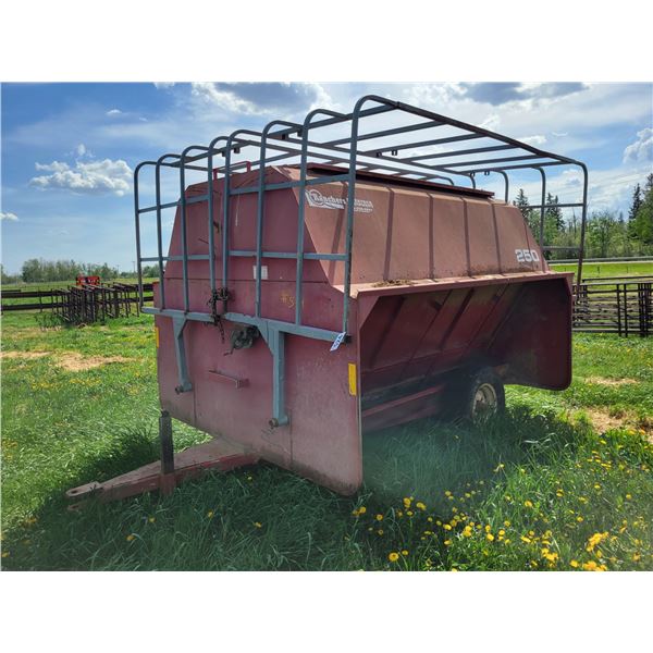 Ranchers livestock equipment 250 creep feeder. Pull type w/ feeder panel.  10ft