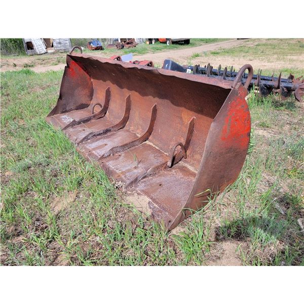 Versatile 160 7ft tractor bucket and bent bale forks.